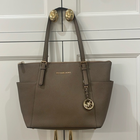 Michael Kors Taupe/Light Brown Shoulder Bag—GORGEOUS!!  Like New Condition! - Picture 1 of 13